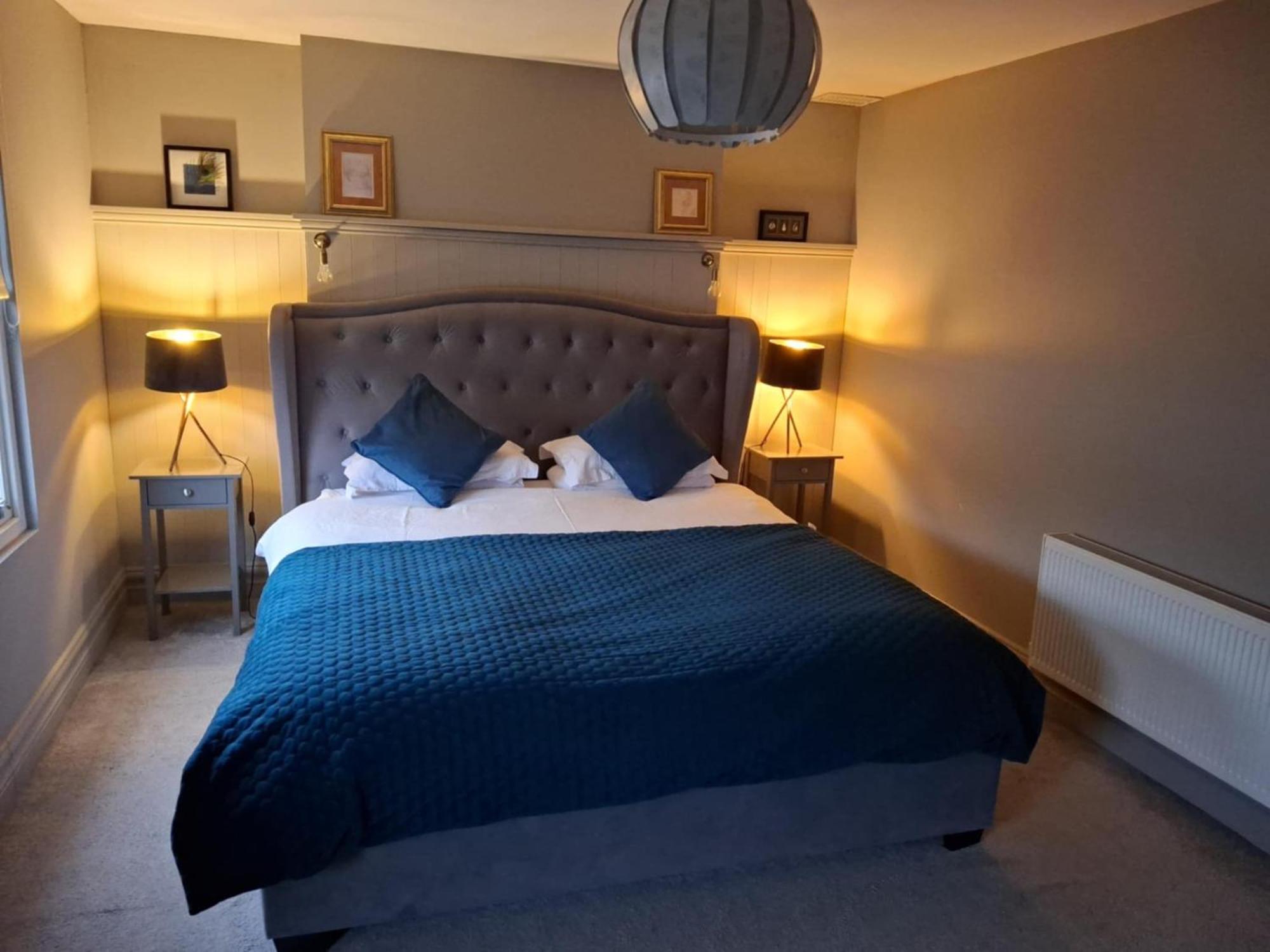 3 Bedroom Luxury Apartment Main Street Cashel  Eksteriør billede